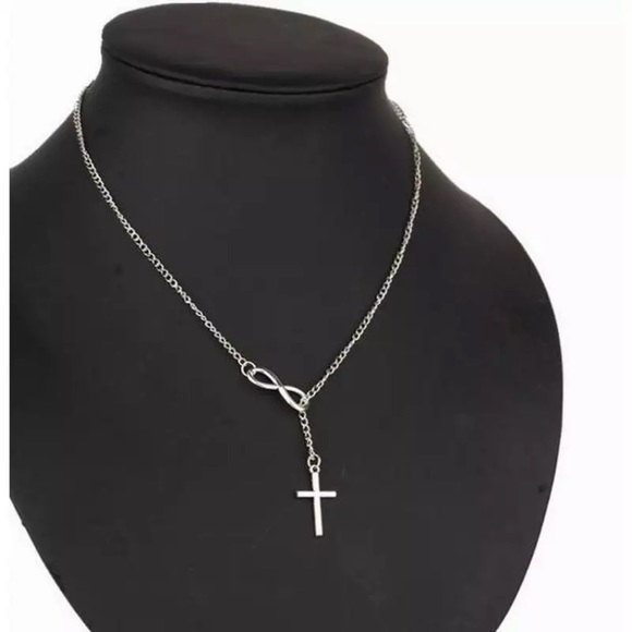 Gorgeous Pendant Silver Cross Necklace - Picture 3 of 6